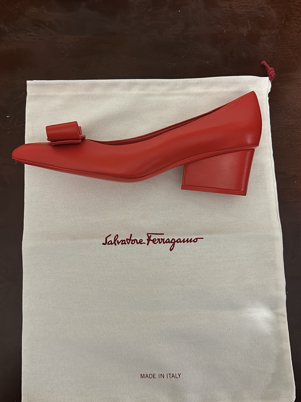 Salvatore Ferragamo Red Pointed-Toe Bow Leather Flats - Picture 5 of 8